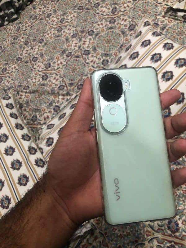 v40e brand new phone only 15 day use full warranty pari ha abhi 0