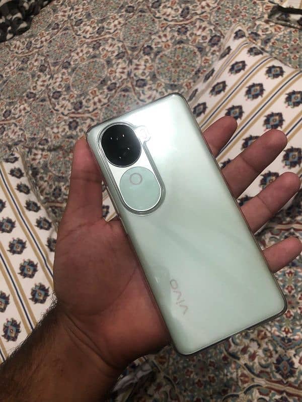 v40e brand new phone only 15 day use full warranty pari ha abhi 1