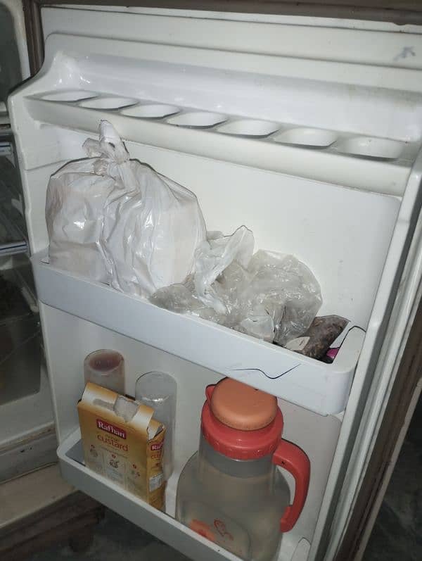 very good condition fridge for sale 4