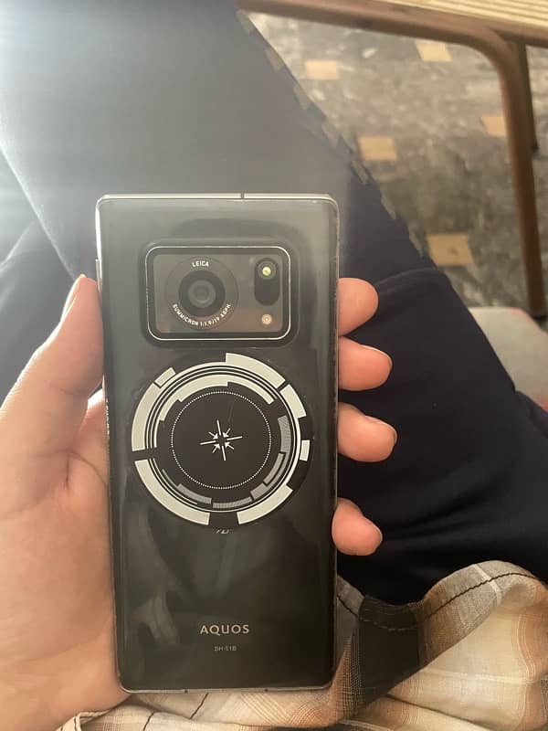 Sharp Aquos r6 1