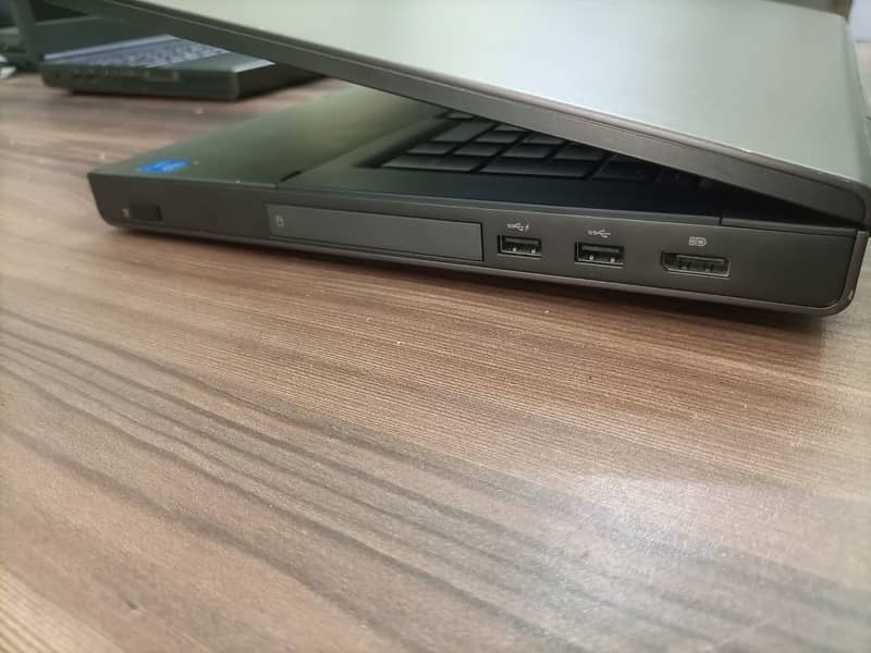Dell Precision Gaming Laptop M6800 4GB NVIDIA Core i7-4810MQ 4th Gene 5