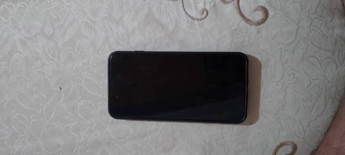 iPhone 7plus 128 gb 03431590062 is num pr contact kro 1