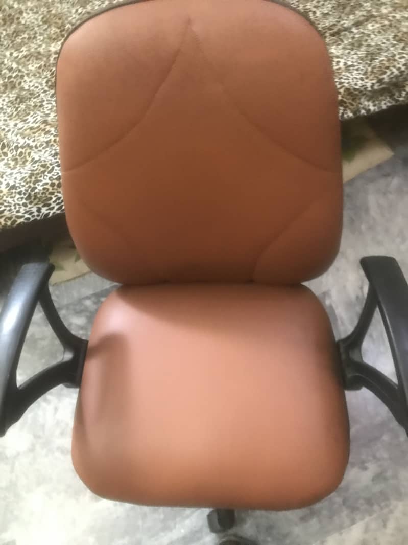 OLD COMPUTER CHAIR FOR SALE 1