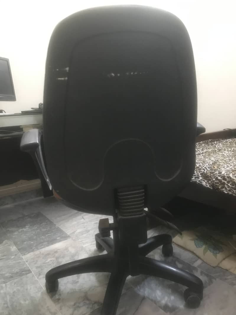 OLD COMPUTER CHAIR FOR SALE 2