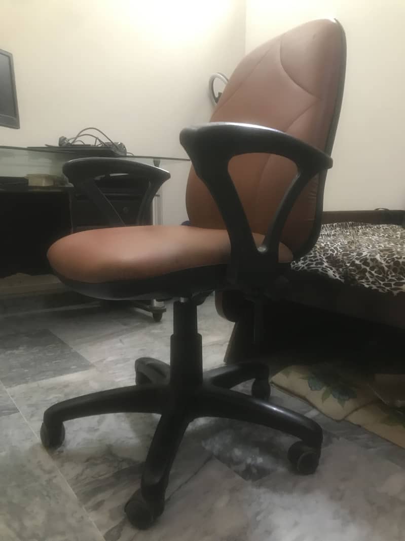 OLD COMPUTER CHAIR FOR SALE 3