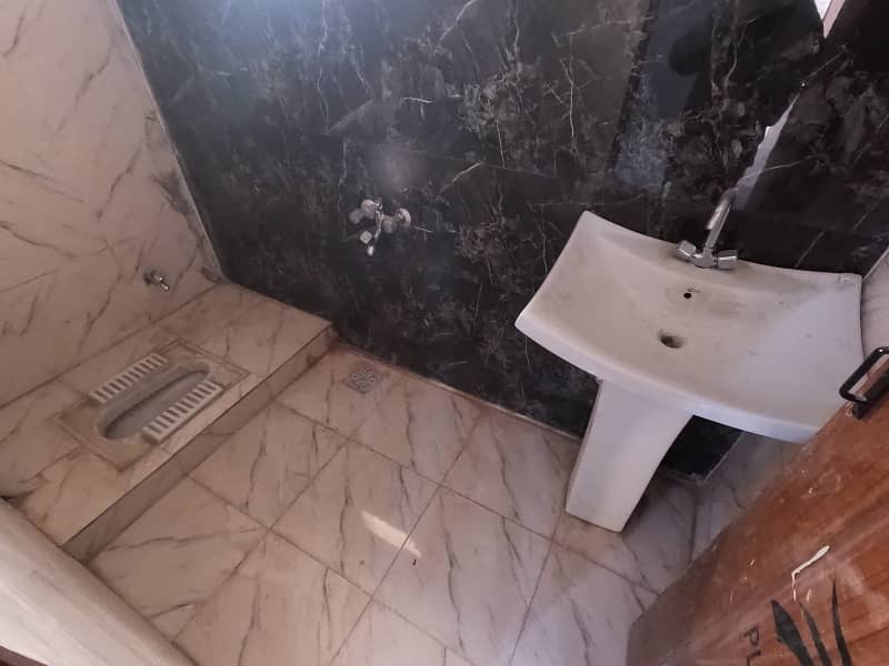 Get In Touch Now To Buy A Prime Location House In Karachi 19