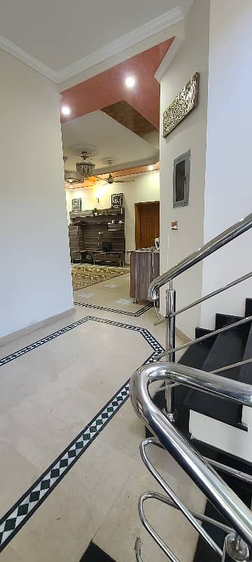 10 Marla House For Sale In Sukh Chayn Gardens Lahore 15