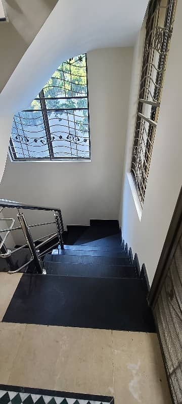 10 Marla House For Sale In Sukh Chayn Gardens Lahore 16