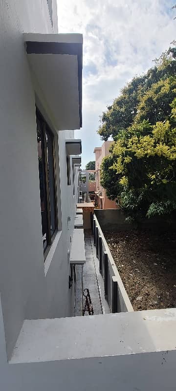 10 Marla House For Sale In Sukh Chayn Gardens Lahore 19