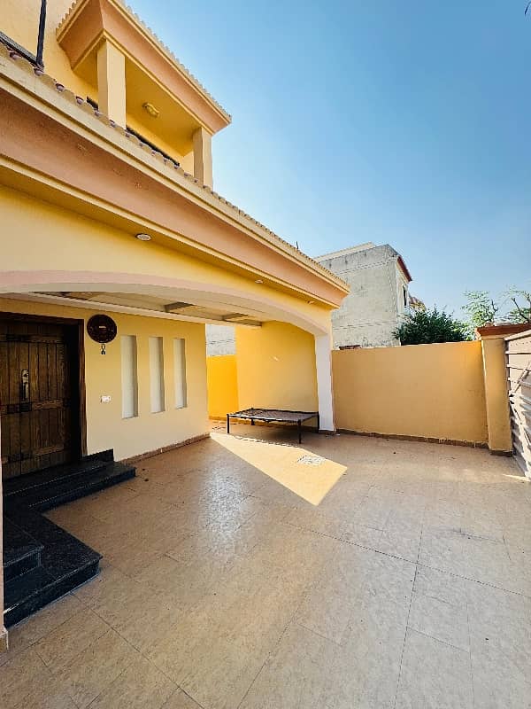 10 Marla Old House For Sale 0