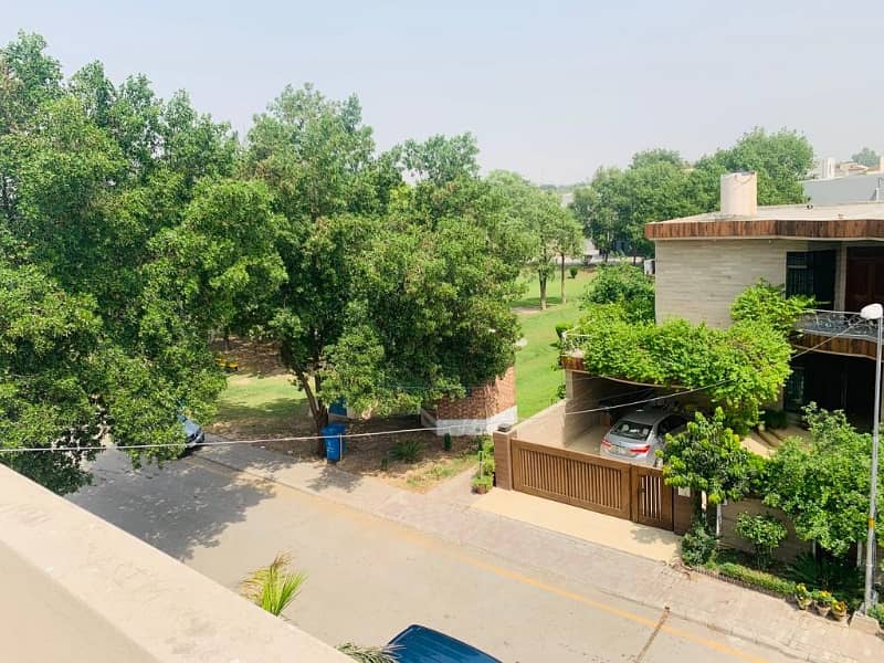 10 Marla Old House For Sale 12