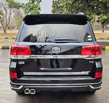 Monthli Basis Rent A Car With Driver / Self Drive Available Karachi 2