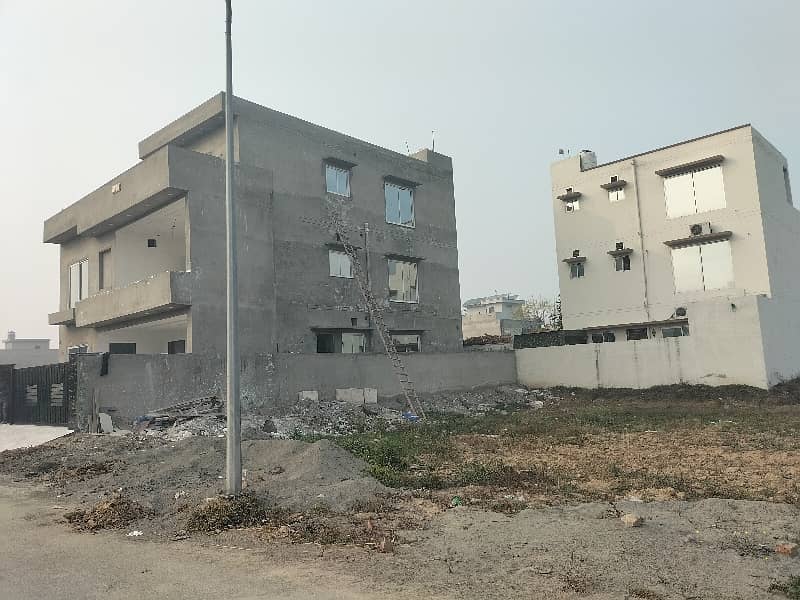 10 Marla Plot Available For Sale 4