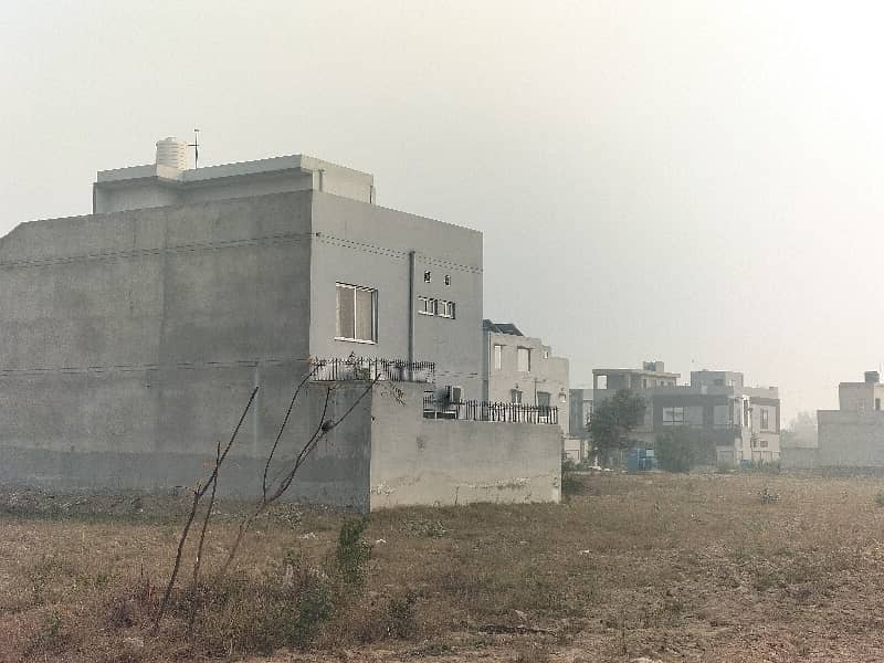 10 Marla Plot Available For Sale 7