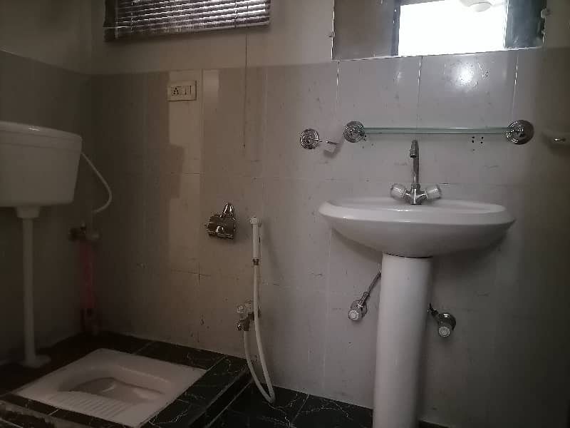 Get A 5 Marla Flat For Rent In Askari 11 - Sector C 14