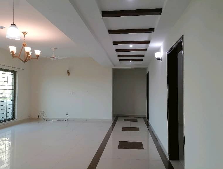 10 Marla Flat For Sale In Askari 11 - Sector B Lahore 3