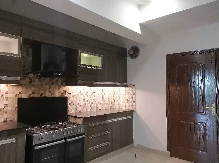 10 Marla Flat For Sale In Askari 11 - Sector B Lahore 6