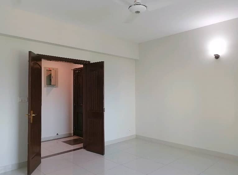 10 Marla Flat For Sale In Askari 11 - Sector B Lahore 8