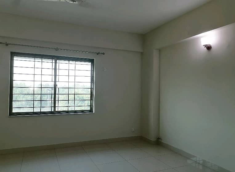 10 Marla Flat For Sale In Askari 11 - Sector B Lahore 9