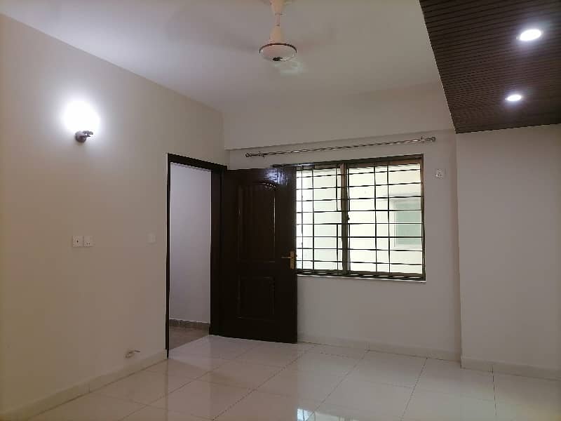 10 Marla Flat For Sale In Askari 11 - Sector B Lahore 17
