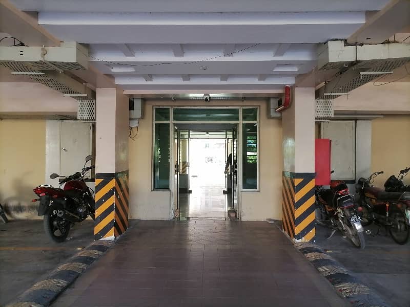 10 Marla Flat For Sale In Askari 11 - Sector B Lahore 28