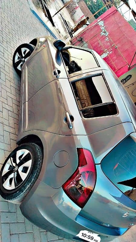 Suzuki Swift 2011 0