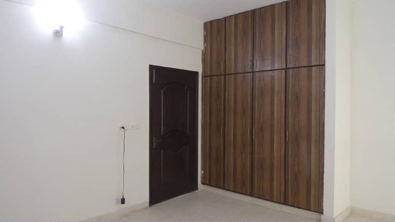 A 10 Marla Flat Is Up For Grabs In Askari 18