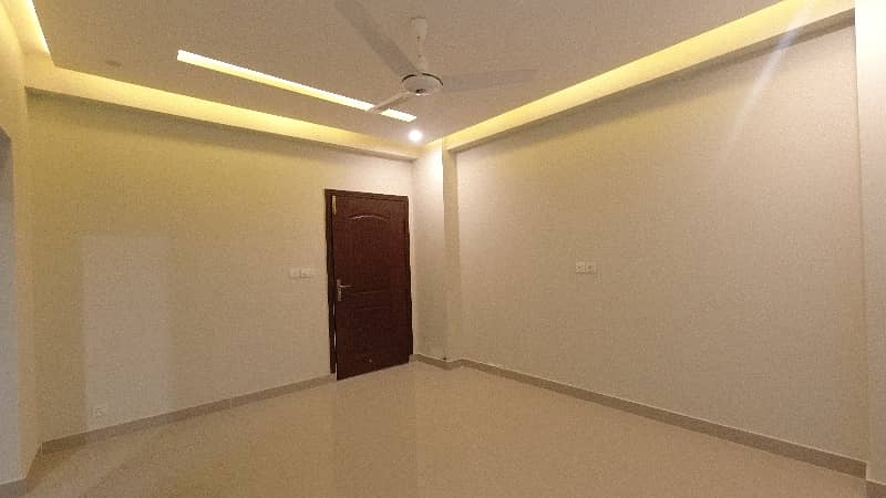 10 Marla Flat Is Available In Affordable Price In Askari 11 - Sector D 14