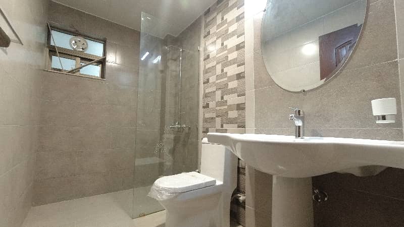 10 Marla Flat Is Available In Affordable Price In Askari 11 - Sector D 15
