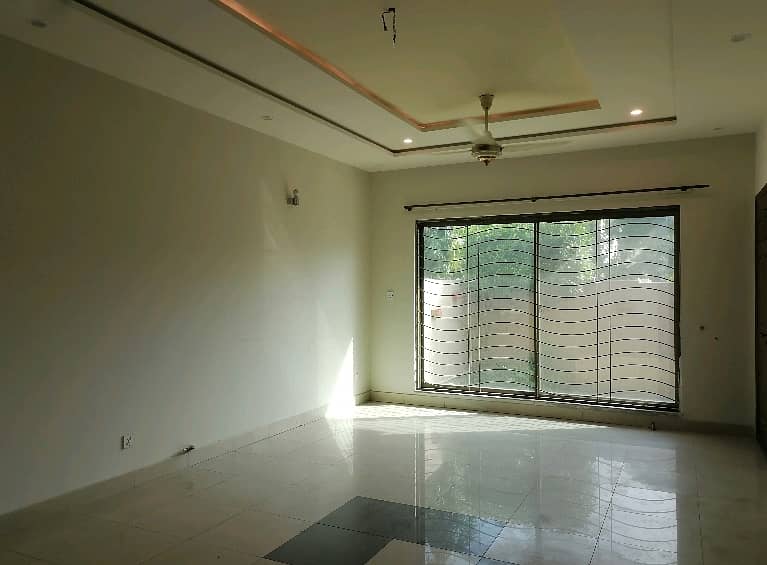Ideal 10 Marla House Has Landed On Market In Askari 11 - Sector A, Lahore 9