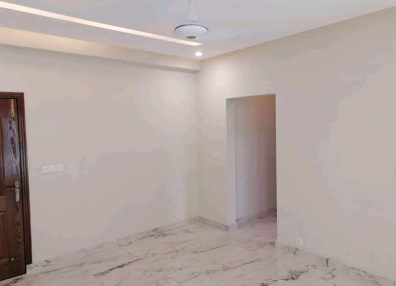 Facing Park 10 Marla Flat In Askari 11 - Sector D 9