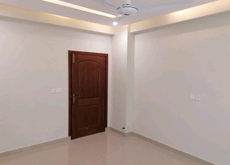 Facing Park 10 Marla Flat In Askari 11 - Sector D 12