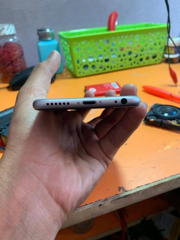 iphone 6 /32 gb totally jenwan condition 10/10 3