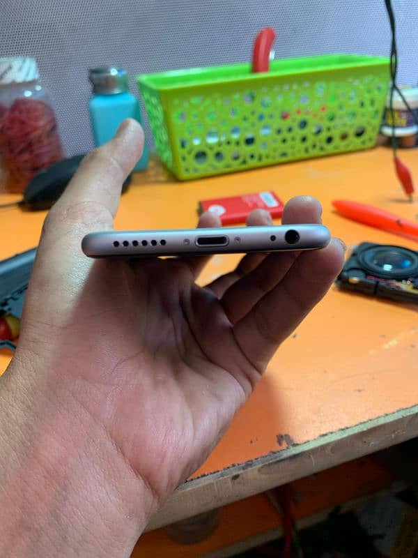 iphone 6 /32 gb totally jenwan condition 10/10 4
