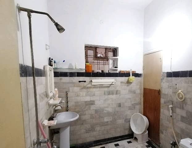 10 Marla House Is Available In Allama Iqbal Town - Nishtar Block 3