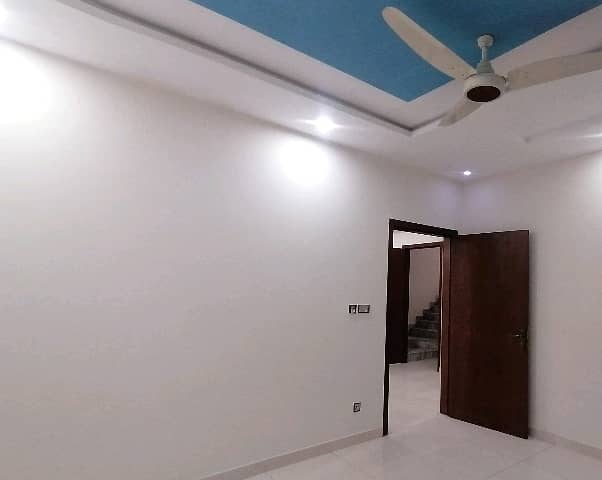 Ideally Located House Of 10 Marla Is Available For sale In Lahore 1