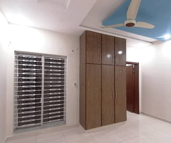 Ideally Located House Of 10 Marla Is Available For sale In Lahore 2