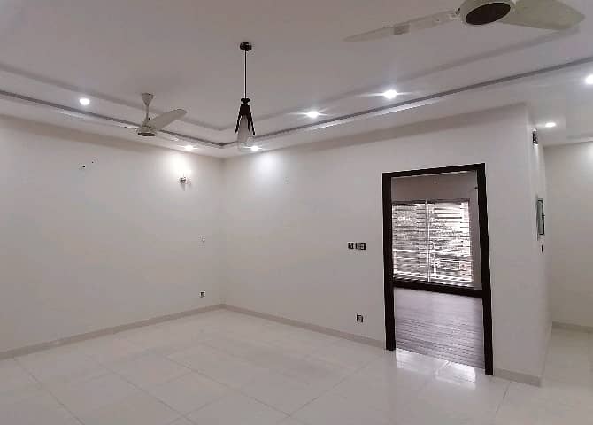 Ideally Located House Of 10 Marla Is Available For sale In Lahore 0