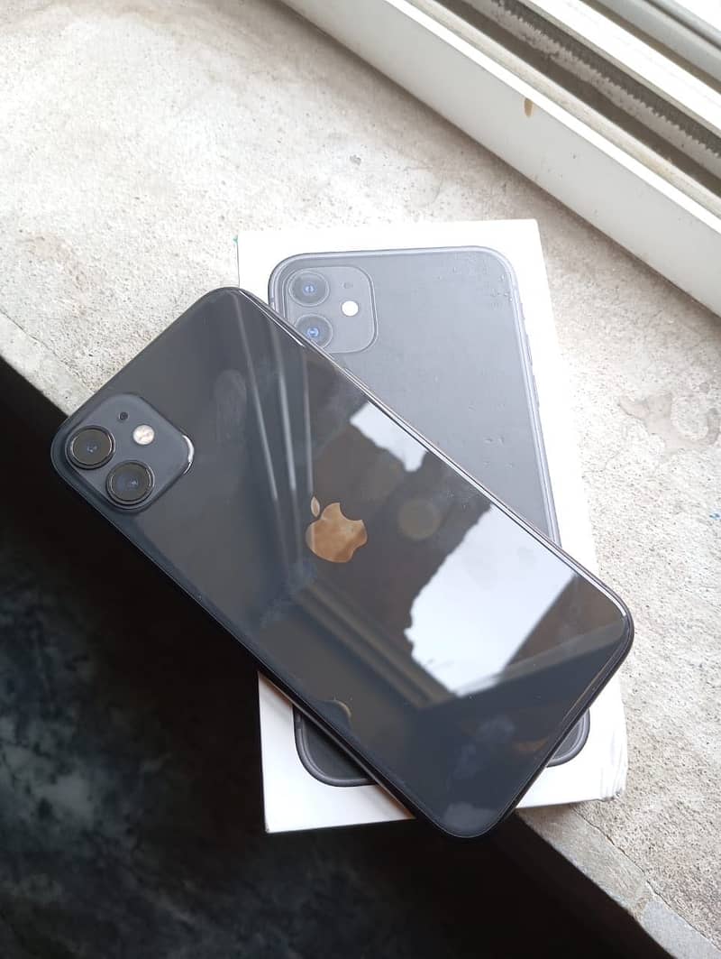iphne 11 jv  half month chala han 100 persent orginal phone 3
