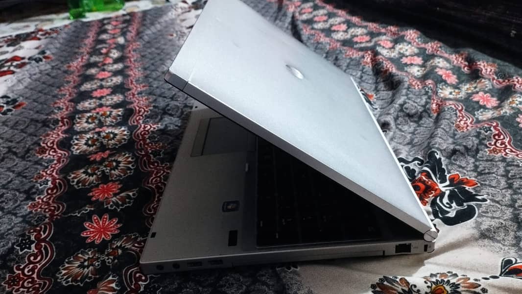 Hp EliteBook 8570p Core i7 3rd Gen 8GB Ram 128 GB SSD 4