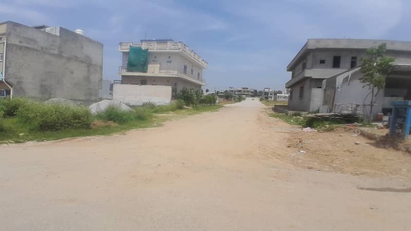 5 marla prime location plot on 80 feet road 2