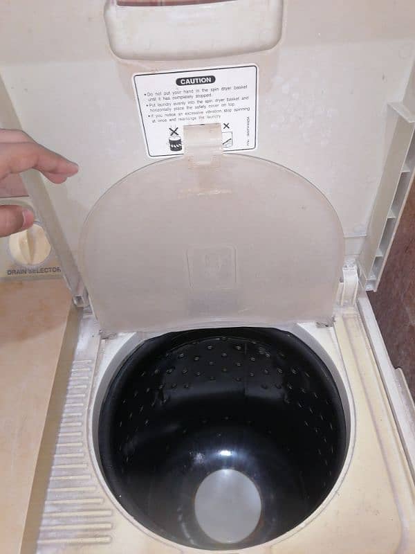 LG Semi-Automatic Washing Machine WP-8100 (scraped) 1