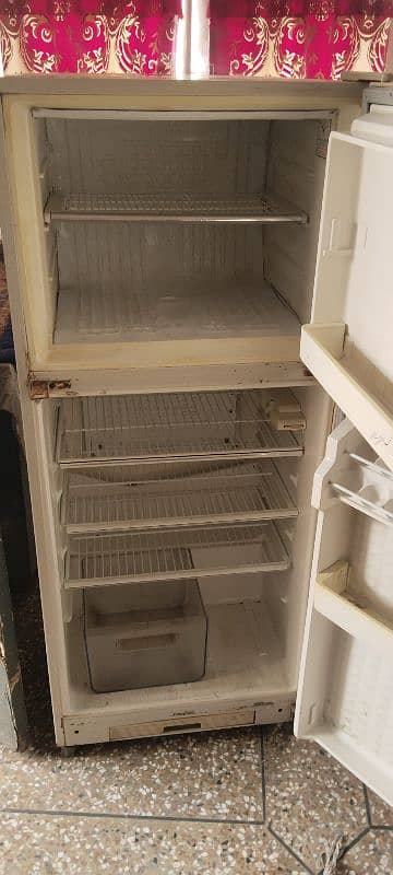 Dawlance Fridge with original compressor. 4