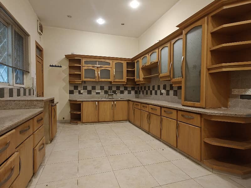 ideal house for rent in F 7 20