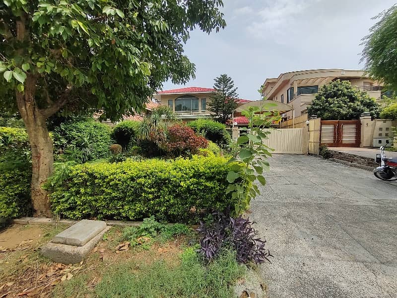 F-11 666 SQ Yard 5 Bed With 2 Knal Extra Land Main Location Full House Available For Rent 2