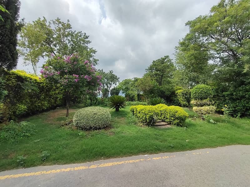 F-11 666 SQ Yard 5 Bed With 2 Knal Extra Land Main Location Full House Available For Rent 4