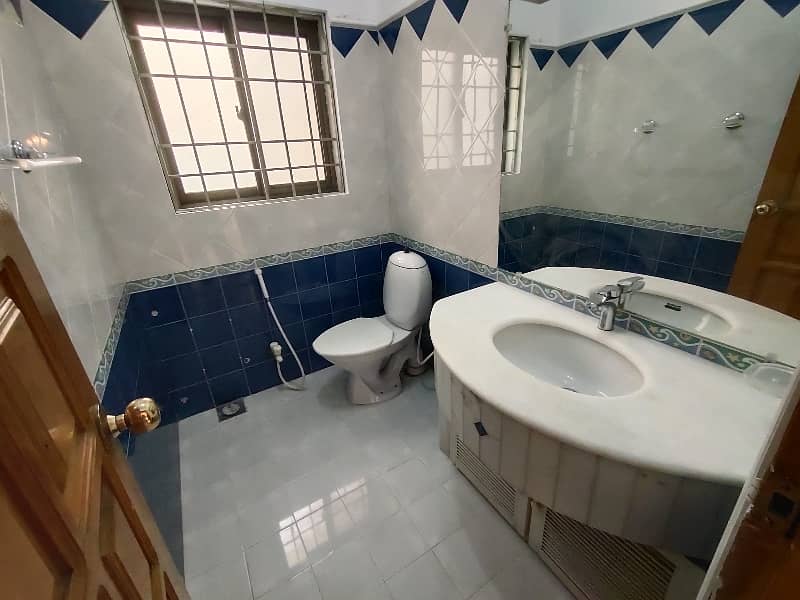 F-11 666 SQ Yard 5 Bed With 2 Knal Extra Land Main Location Full House Available For Rent 12