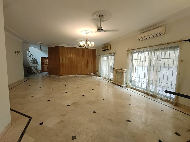 F-11 666 SQ Yard 5 Bed With 2 Knal Extra Land Main Location Full House Available For Rent 13