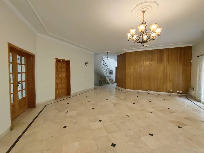 F-11 666 SQ Yard 5 Bed With 2 Knal Extra Land Main Location Full House Available For Rent 14