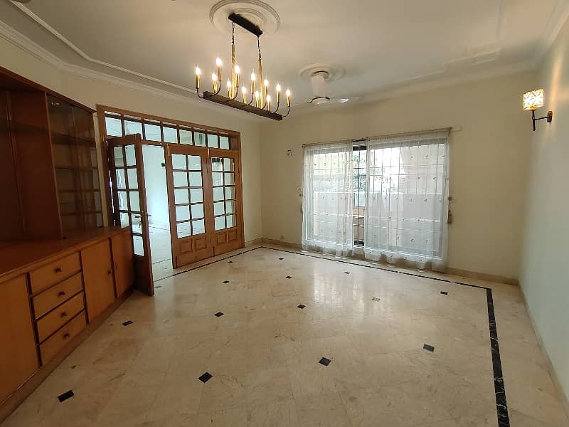 F-11 666 SQ Yard 5 Bed With 2 Knal Extra Land Main Location Full House Available For Rent 15